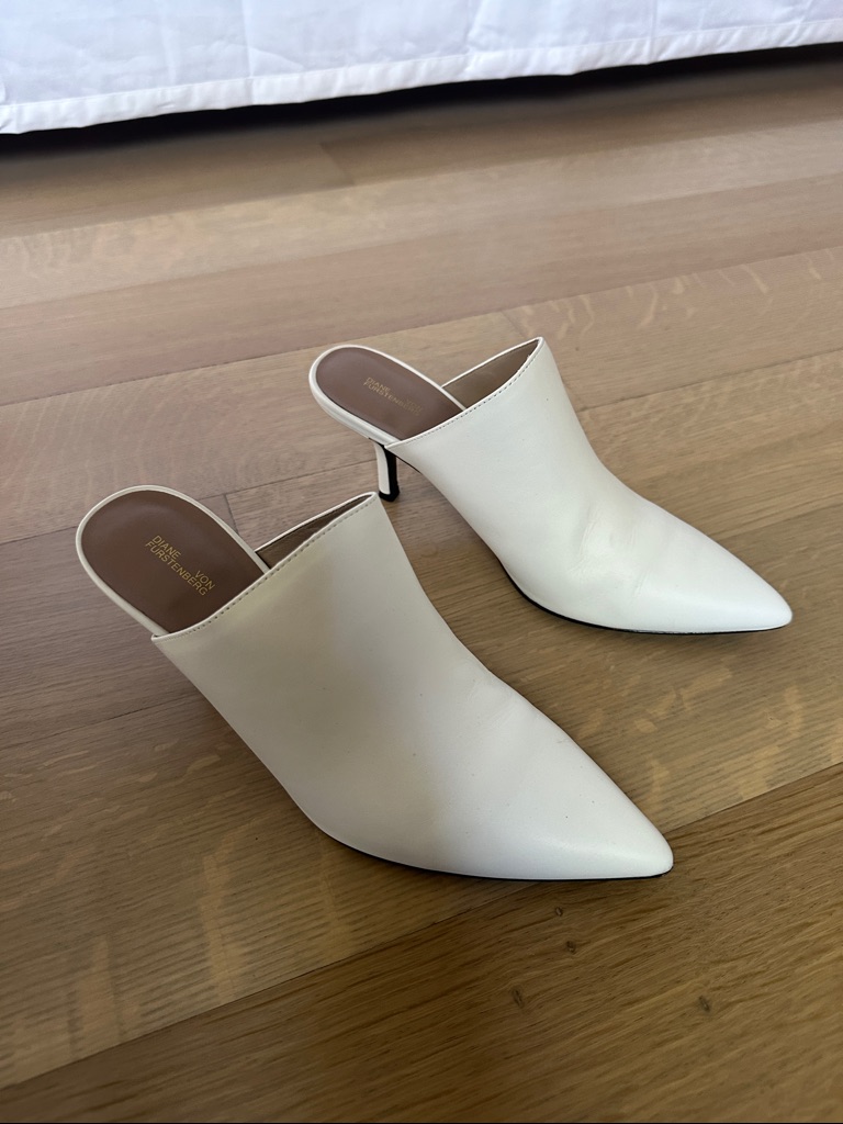 Diane Von Furstenberg Cream Pointed-Toe Leather Mules